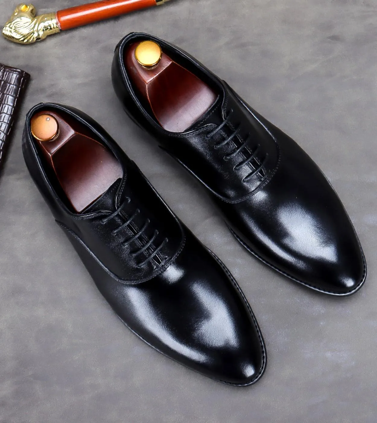 2023 Scarpe eleganti da uomo vintage Luxury Genuine Leather New Style Classic British Trend Designer Oxfords Man Business Work