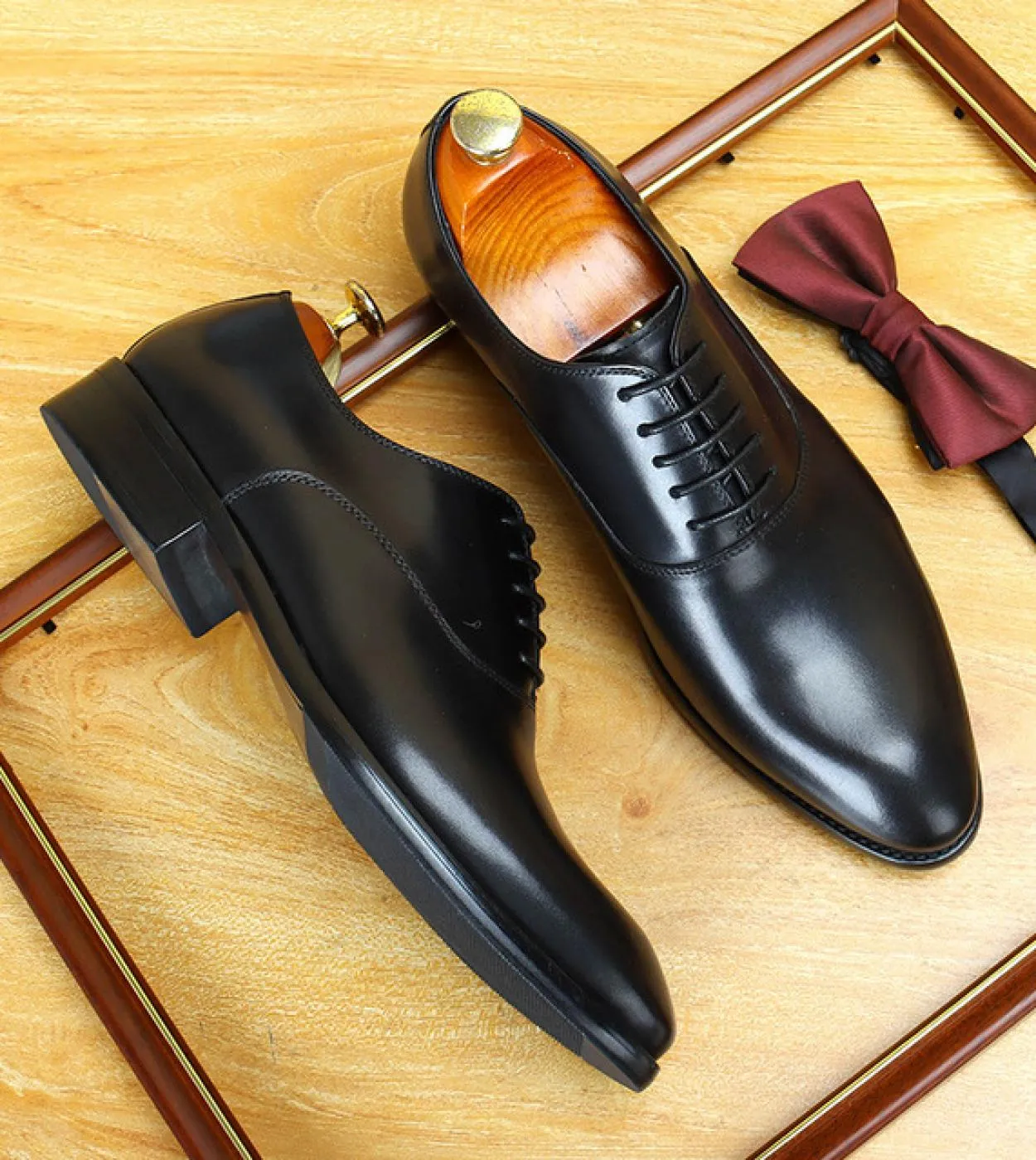 2023 Scarpe eleganti da uomo vintage Luxury Genuine Leather New Style Classic British Trend Designer Oxfords Man Business Work