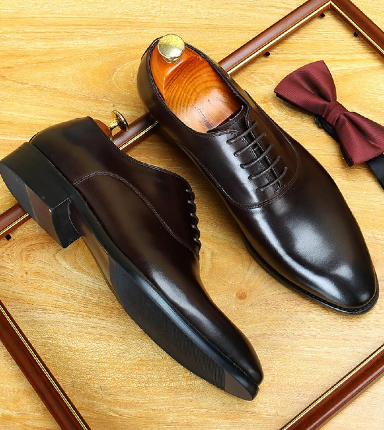 2023 Scarpe eleganti da uomo vintage Luxury Genuine Leather New Style Classic British Trend Designer Oxfords Man Business Work