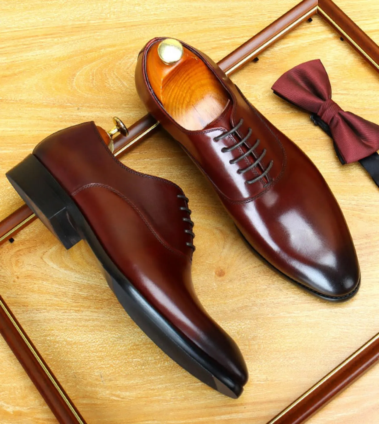 2023 Scarpe eleganti da uomo vintage Luxury Genuine Leather New Style Classic British Trend Designer Oxfords Man Business Work