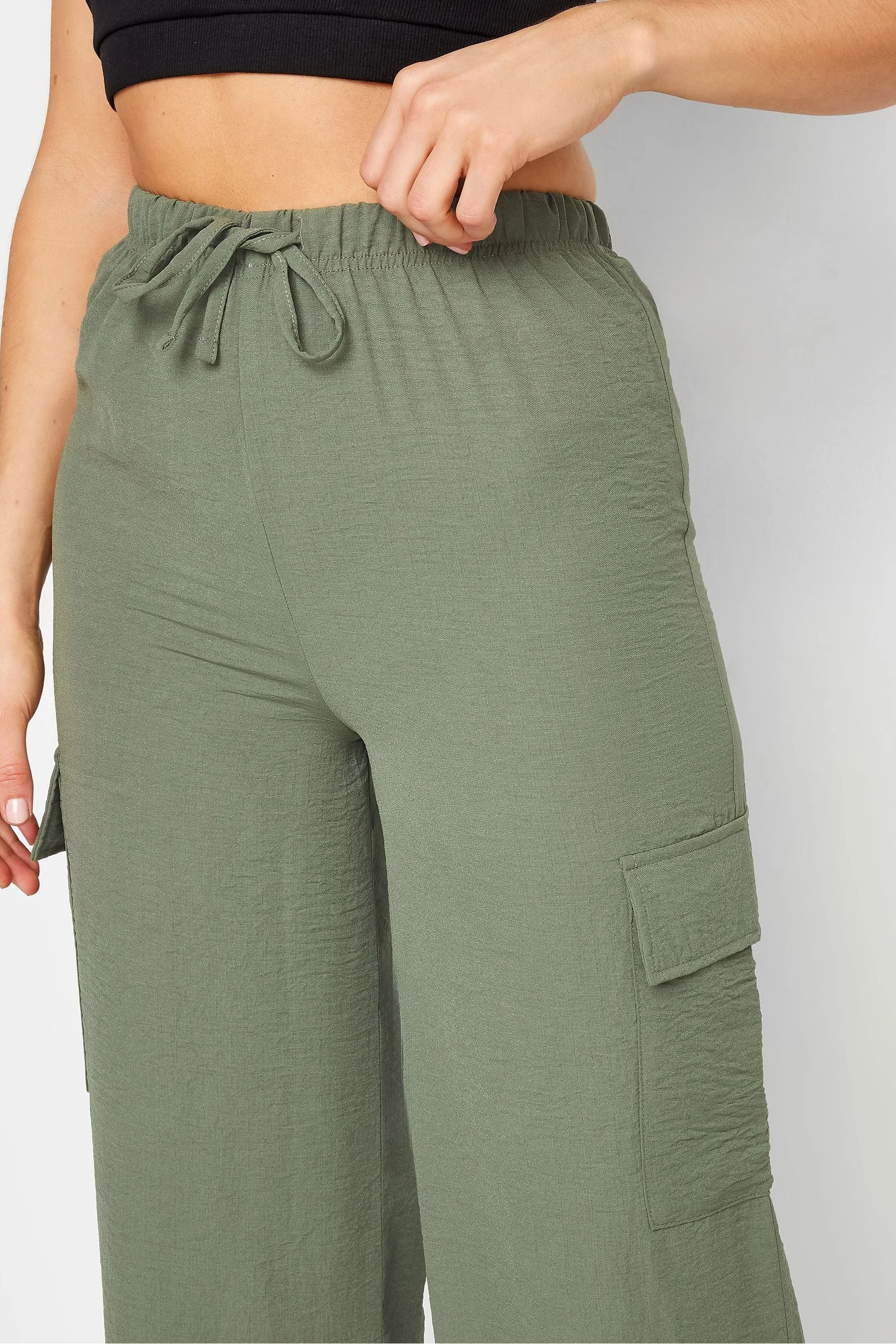 Long Tall Sally - Pantaloni cargo in crêpe con fondo ampio