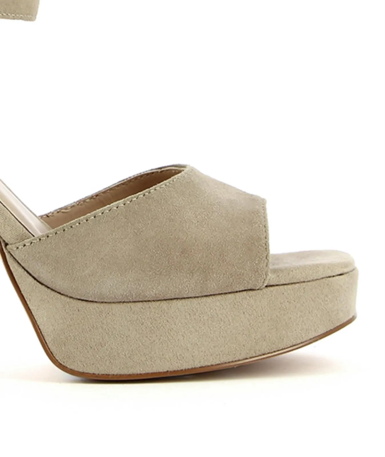 Sandali beige in pelle scamosciata con tacco e plateau