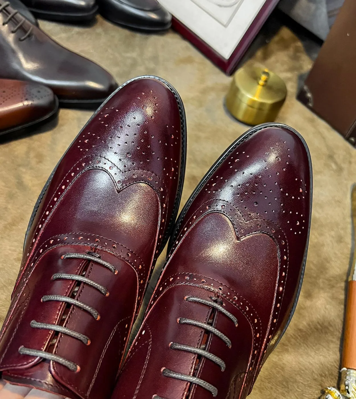 Scarpe eleganti da uomo in vera pelle di mucca Marchio di lusso British Trend Designer Fashion Bordeaux Black Social Brogues Sho